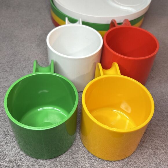 Vintage Set of 4 Plates & Mugs Ingrid Snax Stackable Plastic Melamine Cups MCM - Picture 5 of 7
